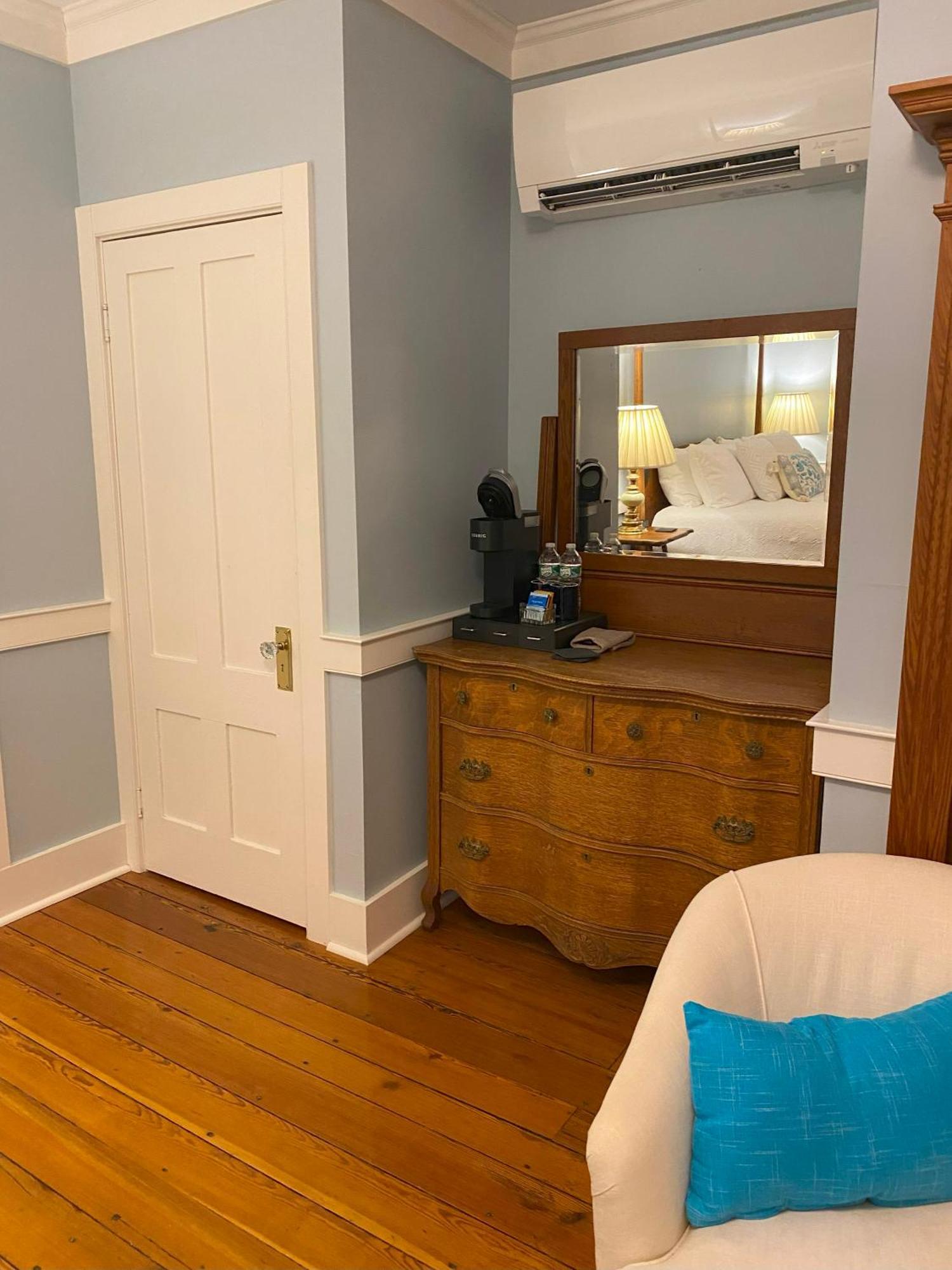 Spouter Inn Bed & Breakfast Линкълнвил Екстериор снимка